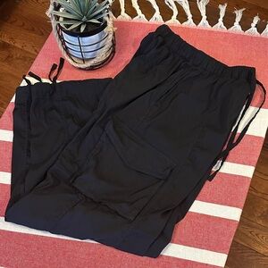 Lululemon Women's XXXS Black Lightweight Adjustable Mid-Rise Cargo Pants